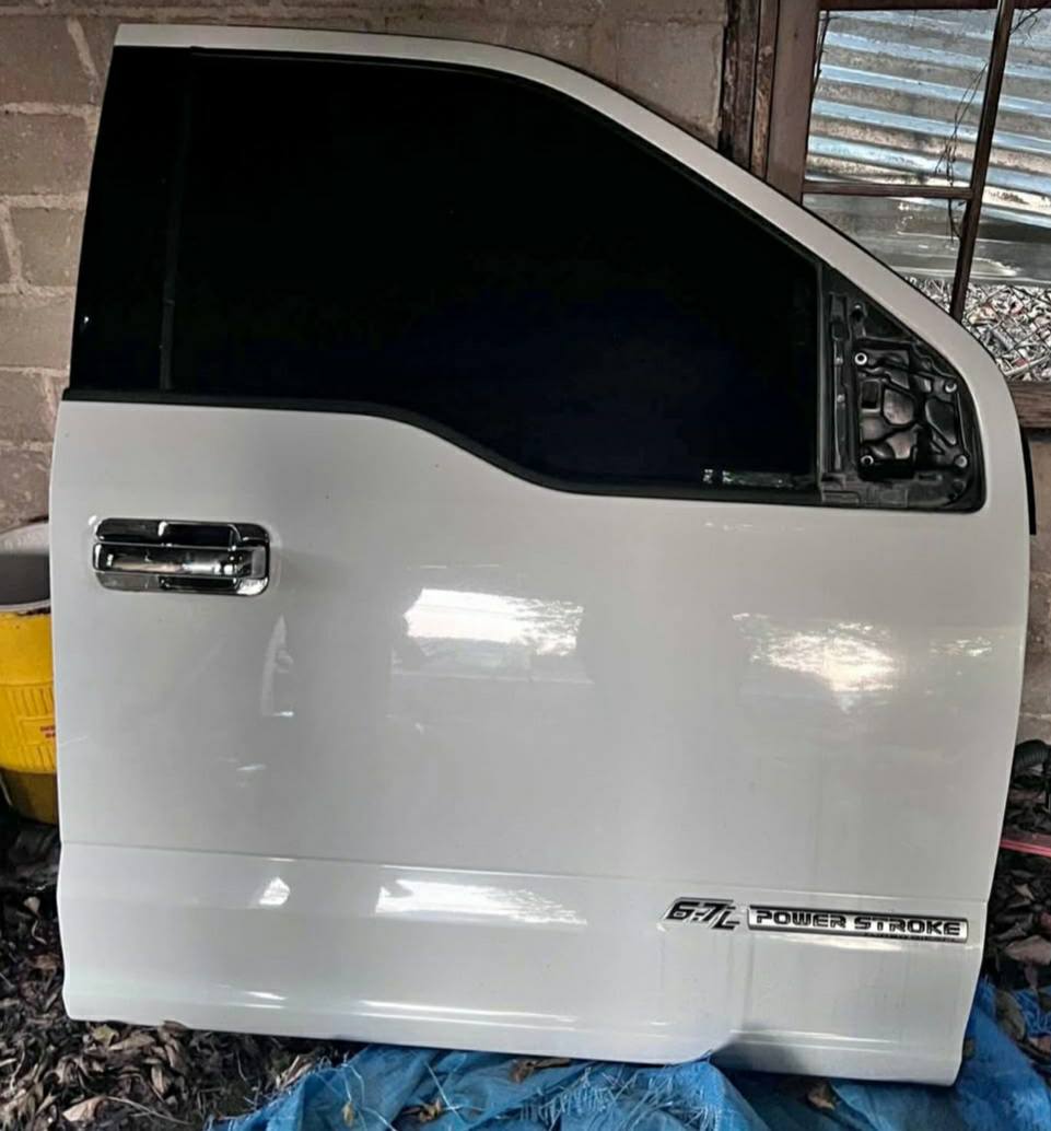 2017-2022 f-250 F-350 doors right hand front and rear doors , no scratches or dents