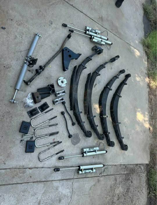 2.0 Performance Series Shocks w/ Reservoir Set for 1999-2004 Ford F-250/ F-350 complete lift kit