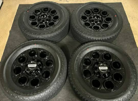 2025 Ford Super Duty 20″ Black Wheels, Bridgestone LT 275/65R20 AT Tires