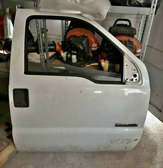 1999-2007 ford f250 f350 f450 f550
Passenger door white