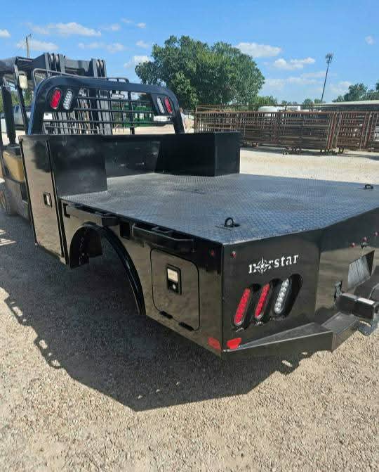 Single wheel long bed flatbed